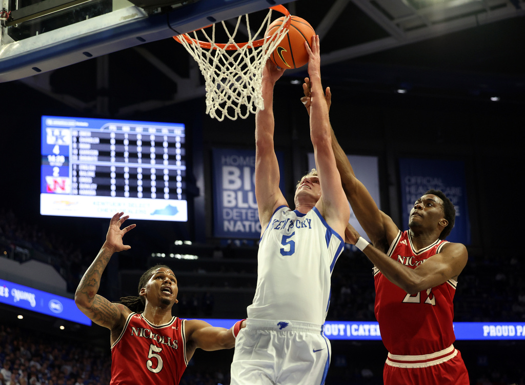 Kentucky's Collin Chandler (5) shoots between Nicholls' Jalik Dunkley, right, and Sincere Malone (5) during the first half of an NCAA college basketball game in Lexington, Ky., Friday, Nov. 4, 2025. (AP Photo/James Crisp)