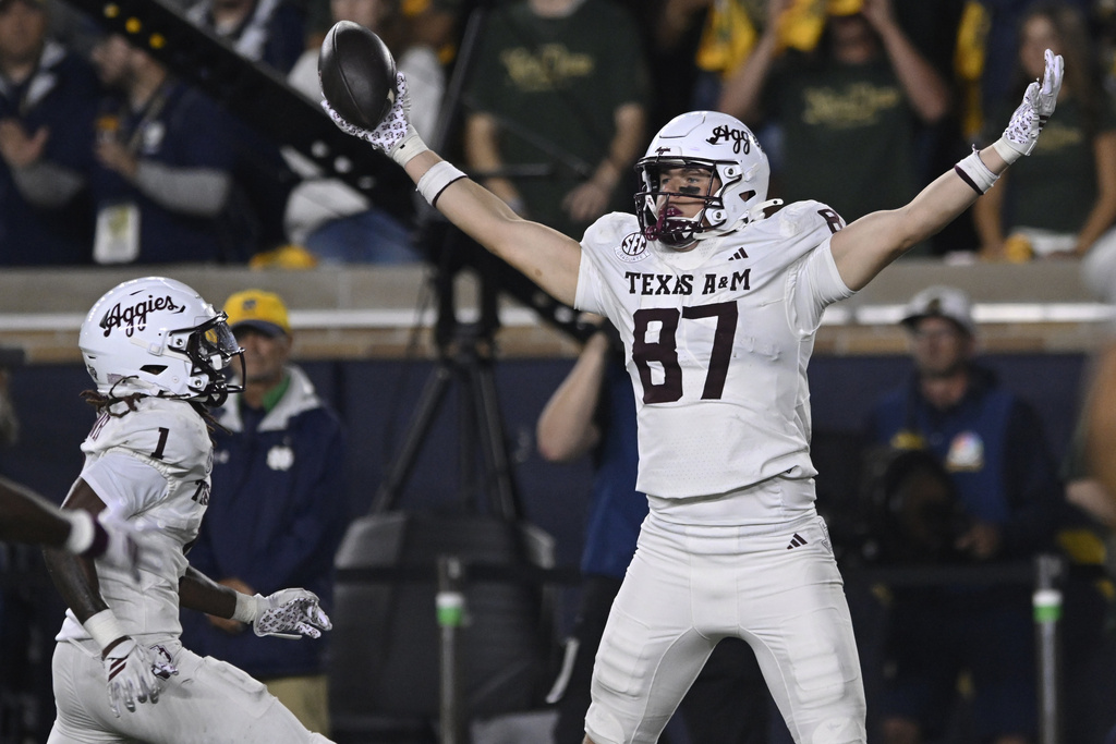Texas A&M's Nate Boerkircher (87) celebrates after catching a touchdown pass during the fourth quarter of an NCAA football game against Notre Dame, Saturday, Sept. 13, 2025, in South Bend, Ind. (AP Photo/Paul Beaty)