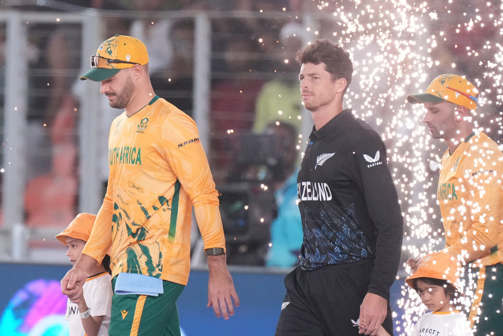 South Africa's captain Aiden Markram, left, along with New Zealand's captain Mitchel Santner arrives with their team for the anthem before the start of the T20 World Cup cricket match between South Africa and New Zealand in Ahmedabad , India, Saturday, Feb.14, 2026. (AP Photo/ Ajit Solanki)