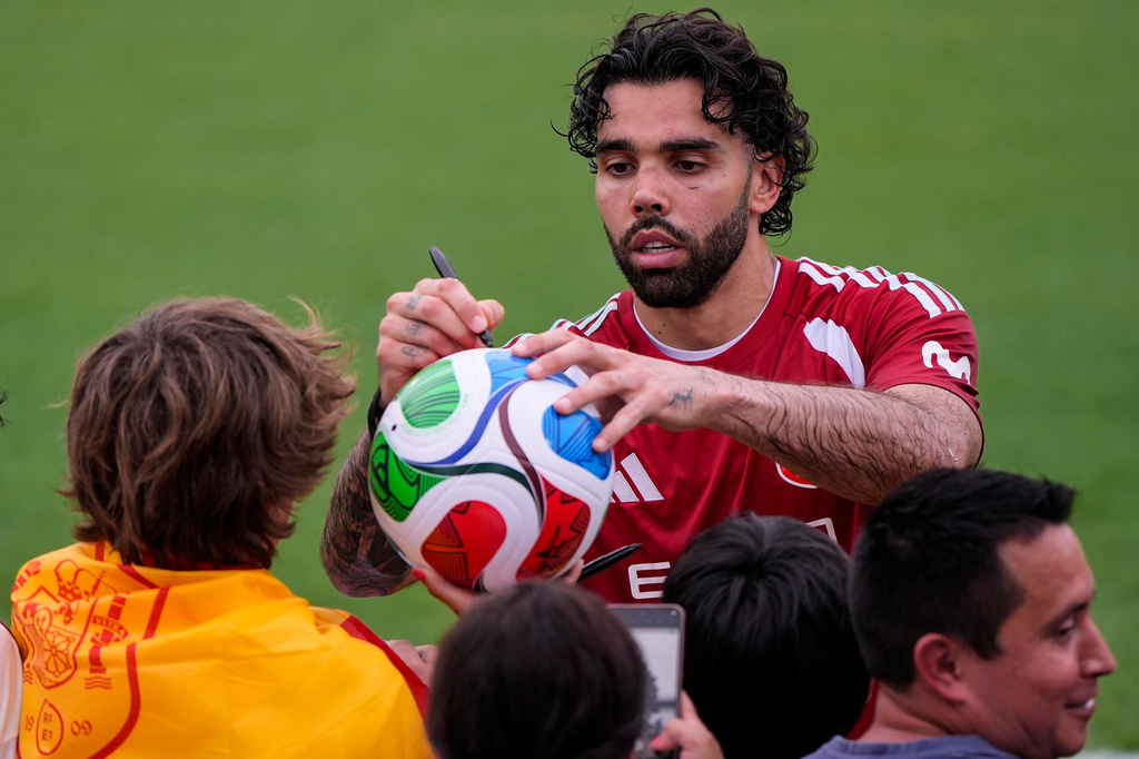 Spain goalkeeper David Raya gives autographs to fans after a training session, Saturday, June 6, 2026, in Chattanooga, Tenn., ahead of the World Cup soccer tournament. (AP Photo/Mike Stewart)