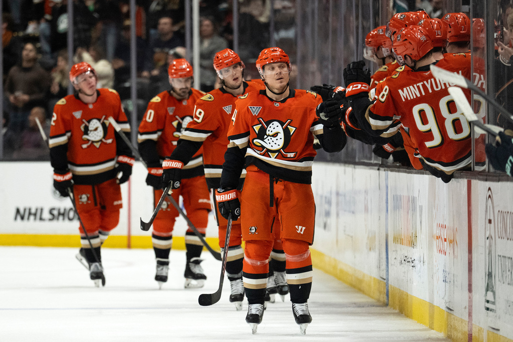Anaheim Ducks center Mikael Granlund, center, celebrates with the bench after his goal during the second period of an NHL hockey game against the Seattle Kraken, Monday, Dec. 22, 2025, in Anaheim, Calif. (AP Photo/Kyusung Gong)