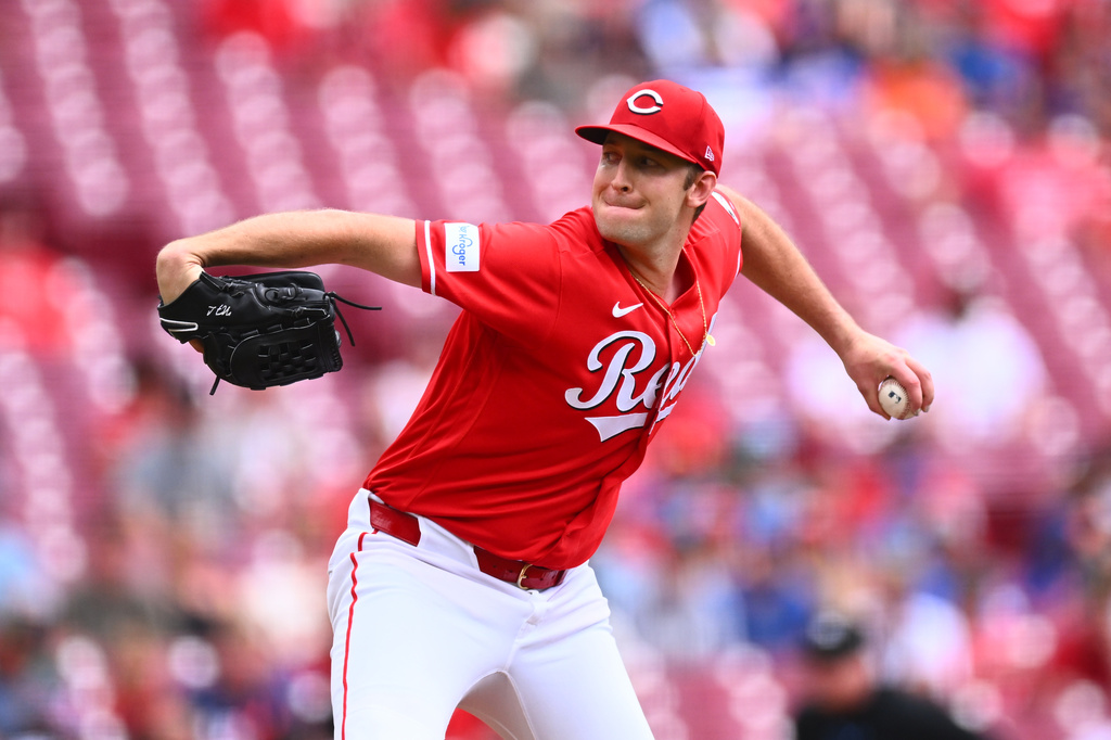 Cincinnati Reds pitcher Nick Lodolo (40) throws during the first inning of a baseball game against the New York Mets in Cincinnati, Wednesday, June 17, 2026. (AP Photo/Ben Jackson)