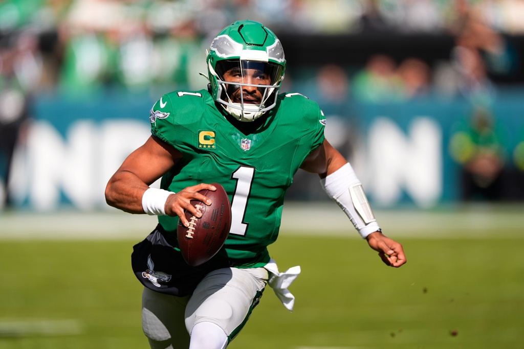 Philadelphia Eagles quarterback Jalen Hurts (1) runs with the ball during the first half of an NFL football game against the New York Giants on Sunday, Oct. 26, 2025, in Philadelphia. (AP Photo/Chris Szagola)