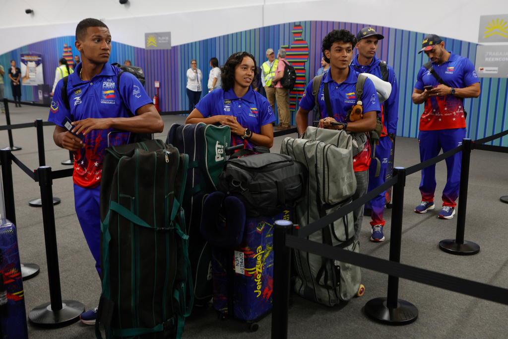 Passengers wait to check in at Simon Bolivar International Airport as it reopens to commercial flights two months after closing due to the earthquake in Maiquetia, Venezuela, Tuesday, Sept. 1, 2026. (AP Photo/Pedro Mattey)