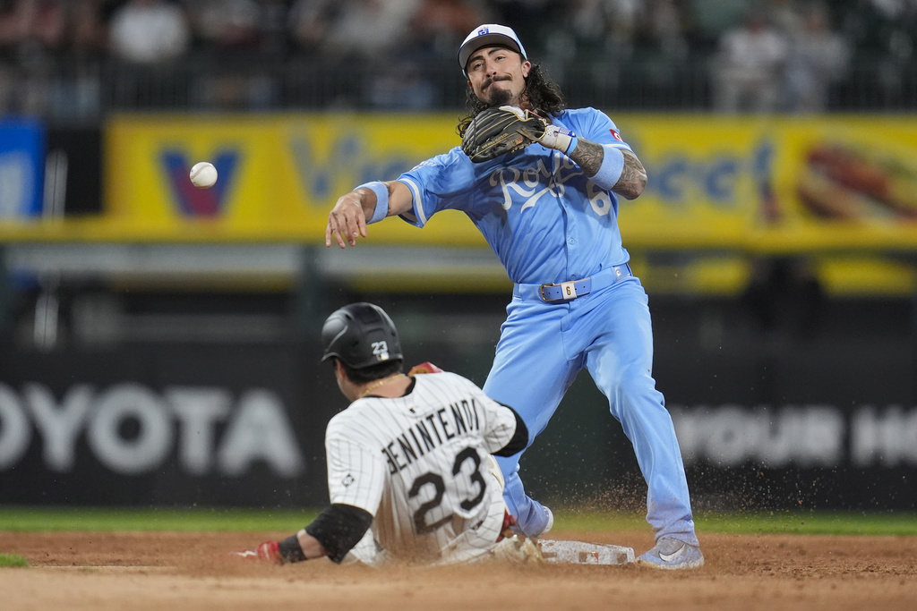 Kansas City Royals second baseman Jonathan India forces out Chicago White Sox designated hitter Andrew Benintendi (23) at second and throws to first for a double play during the fifth inning of a baseball game, Tuesday, Aug. 26, 2025, in Chicago. (AP Photo/Erin Hooley)