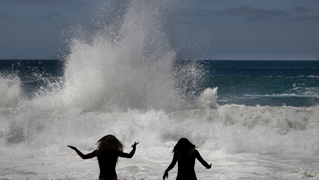 Journey Hidalgo, 17, left, and her sister, Kalea Hidalgo, 21, drove from Riverside to see the big waves Wednesday, June 10, 2026, in Laguna Beach, Calif. (Mindy Schaue/The Orange County Register via AP)
