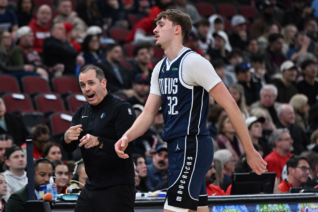 Dallas Mavericks assistant coach Frank Vogel, left, yells to Cooper Flagg (32) during the first half of an NBA basketball game against the Chicago Bulls, Saturday, Jan. 10, 2026, in Chicago. (AP Photo/Paul Beaty)