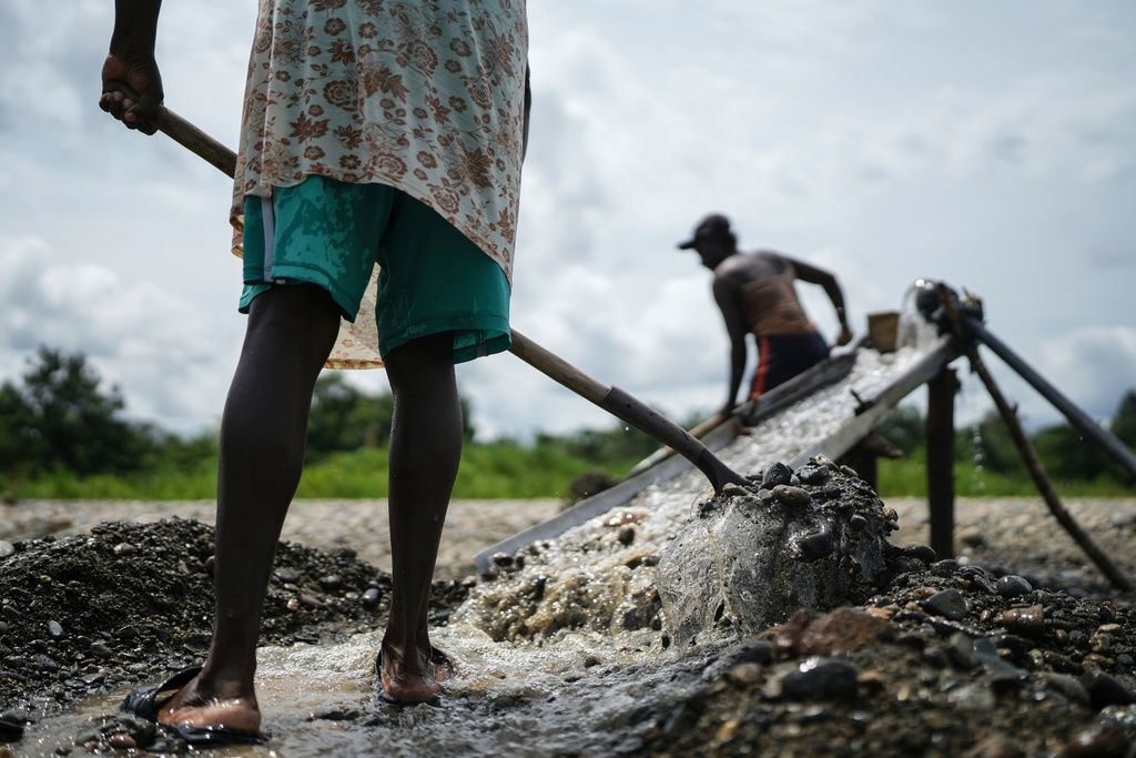 FILE - Small-scale miners look for gold at the Atrato River, in Dona Josefa, Colombia, Sept. 26, 2024. (AP Photo/Ivan Valencia, File)