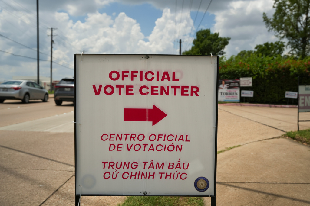 A sign stands outside a polling location during local and primary runoff elections, Tuesday, May 26, 2026, in Dallas, where election materials and voting information are available in English, Spanish and Vietnamese. (AP Photo/Gabriela Passos)