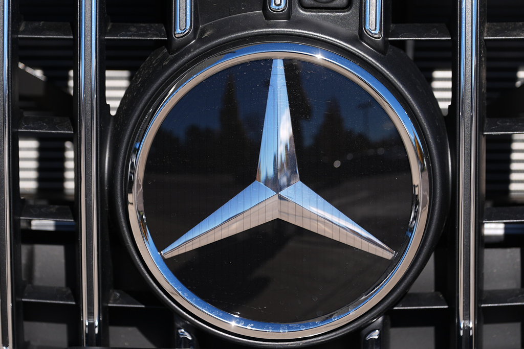 FILE - The company logo is shown on the grille of an unsold 2026 AMG S63 Performance model on the lot of a Mercedes Benz dealership Nov. 2, 2025, in Littleton, Colo. (AP Photo/David Zalubowski, File)