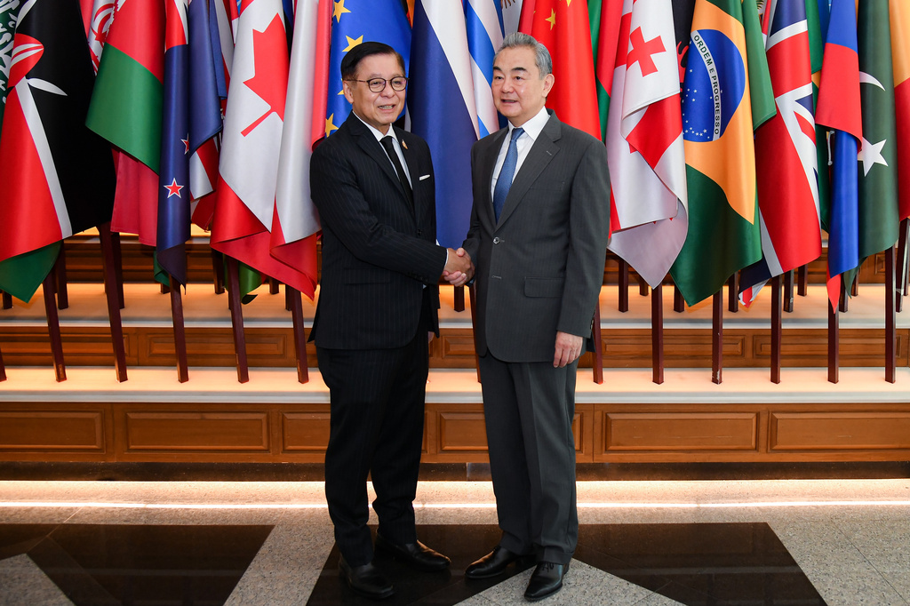 In this photo released by the Ministry of Foreign Affairs of Thailand, Thai Foreign Minister Sihasak Phuangketkeow, left, greets Chinese Foreign Minister Wang Yi during their meeting in Bangkok, Thailand, on Friday, April 24, 2026. ( Ministry of Foreign Affairs of Thailand via AP)