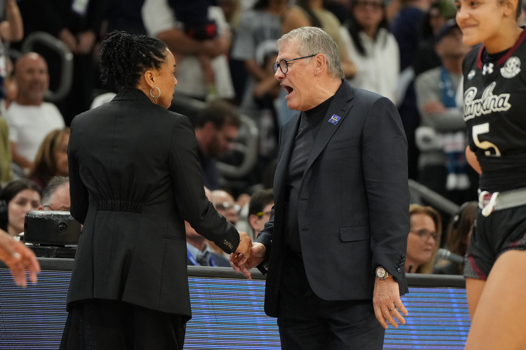 South Carolina head coach Dawn Staley, left, and UConn head coach Geno Auriemma argue after a woman's NCAA college basketball tournament semifinal game at the Final Four, Friday, April 3, 2026, in Phoenix. (AP Photo/Rick Scuteri)
