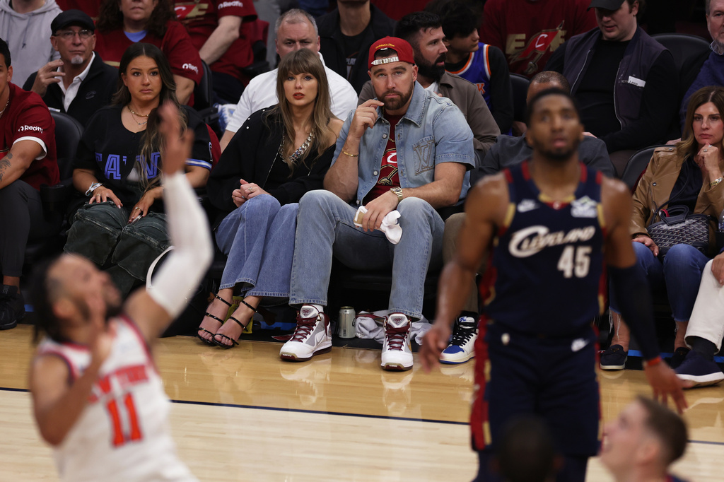 Taylor Swift and Travis Kelce watch the second half of Game 3 in the Eastern Conference finals NBA basketball playoffs series between the New York Knicks and the Cleveland Cavaliers in Cleveland, Saturday, May 23, 2026. (AP Photo/Tim Phillis)