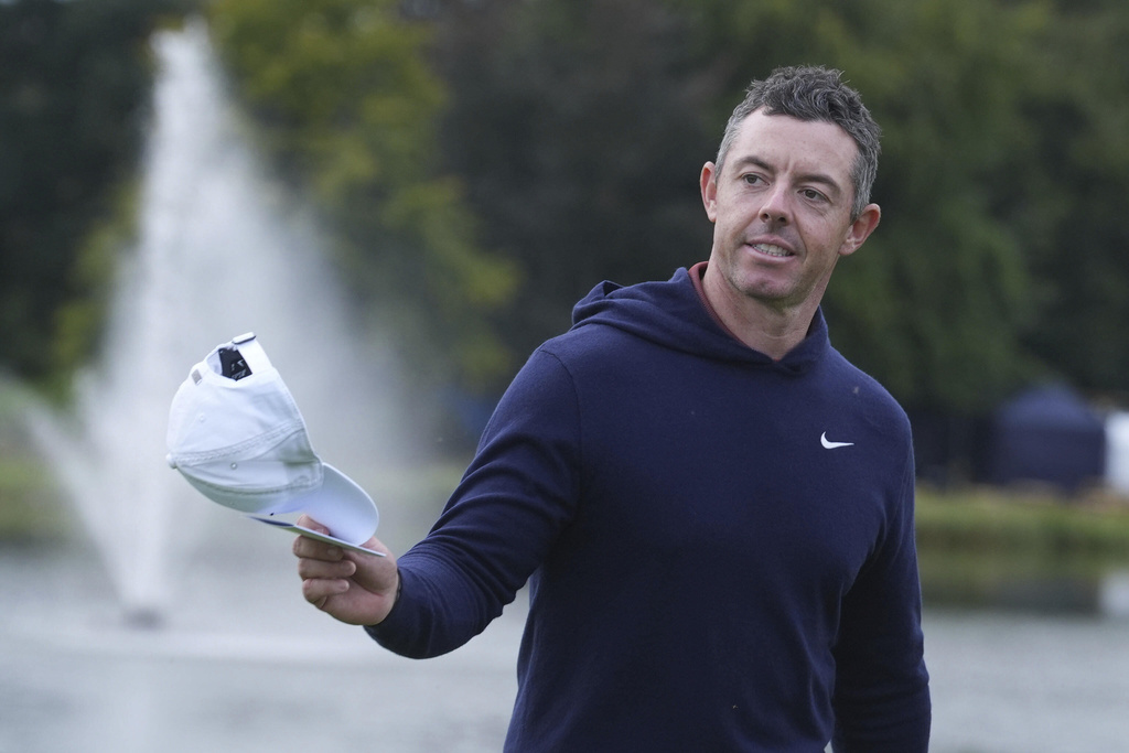 Northern Ireland's Rory McIlroy acknowledges the gallery on the 18th green during the second round of the Irish Open golf tournament, Friday, Sept. 5, 2025, at The K Club in Straffan, Ireland. (Brian Lawless/PA via AP)