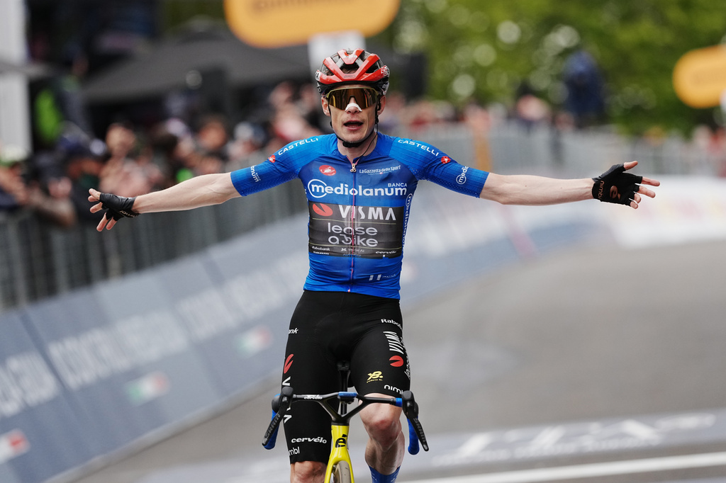 Denmark's Jonas Vingegaard celebrates winning stage 9 of the Giro d'Italia cycling race, from Cervia to Corrno alle Scale, Italy, Sunday May 17, 2026. (Gian Mattia D'Alberto/LaPresse via AP)