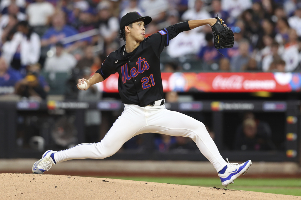New York Mets pitcher Jonah Tong throws during the second inning of a baseball game against the Miami Marlins, Friday, Aug. 29, 2025, in New York. (AP Photo/Pamela Smith)
