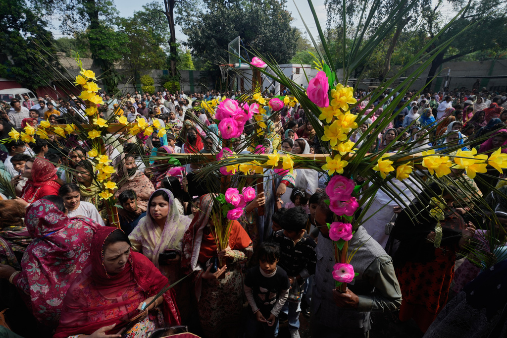 Pakistani Christians attend a Palm Sunday Mass at St. Anthony Church in Lahore, Pakistan, Sunday, March 29, 2026. (AP Photo/K.M. Chaudary)