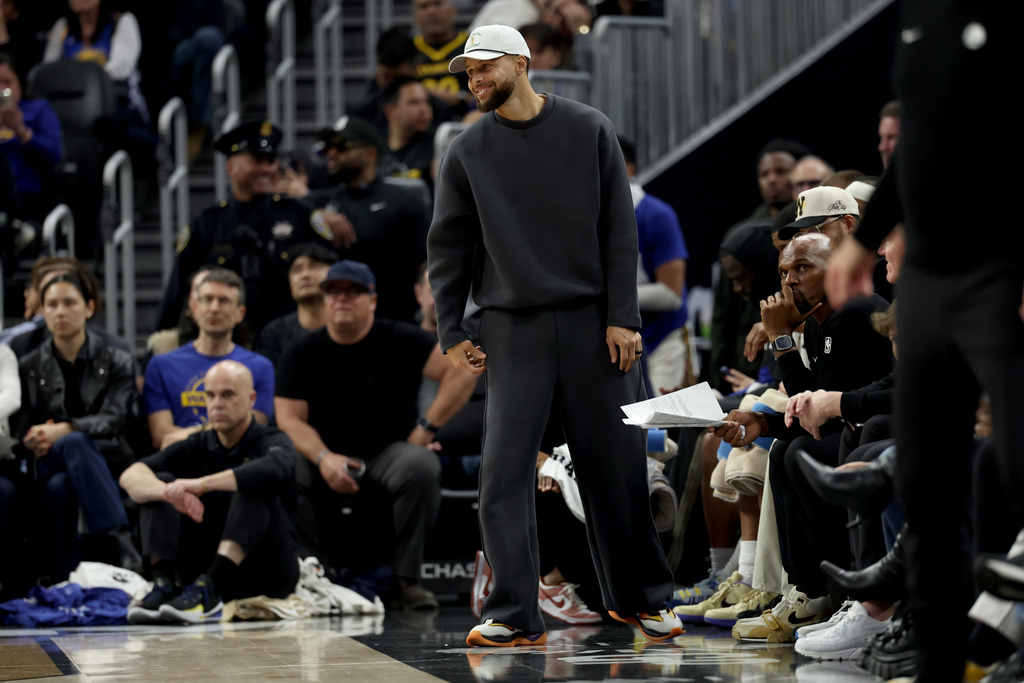 Golden State Warriors guard Stephen Curry stands at the bench during the first half of an NBA basketball game against the Memphis Grizzlies in San Francisco, Monday, Feb. 9, 2026. (AP Photo/Jed Jacobsohn)