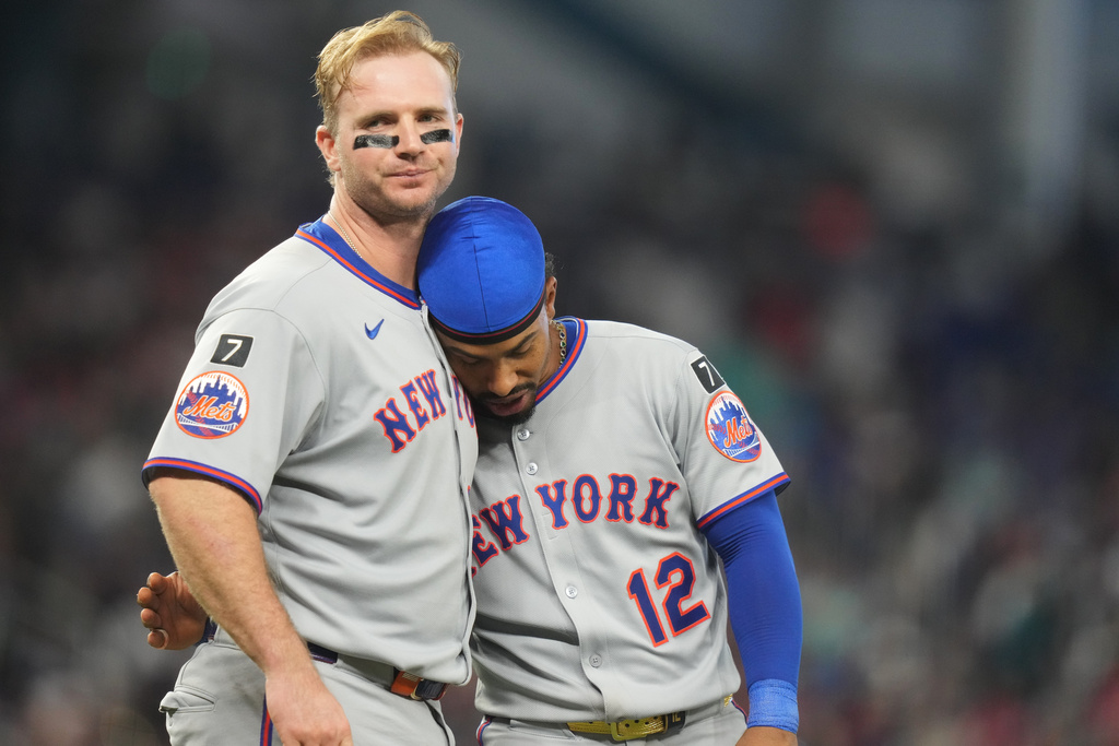 New York Mets' Pete Alonso, left, stands with Francisco Lindor after flying out with the bases loaded during the fifth inning of a baseball game against the Miami Marlins, Sunday, Sept. 28, 2025, in Miami. (AP Photo/Lynne Sladky)