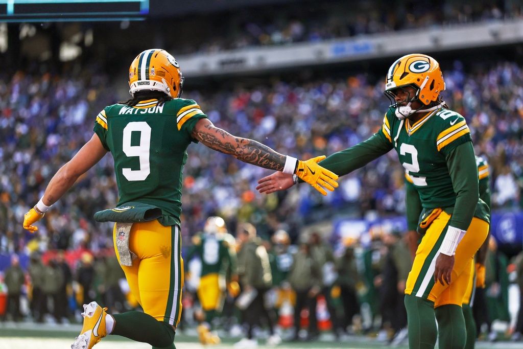 Green Bay Packers' Christian Watson is congratulated by Malik Willis after catching a touchdown pass during the first half of an NFL football game against the New York Giants Sunday, Nov. 16, 2025, in East Rutherford, N.J. (AP Photo/Adam Hunger)