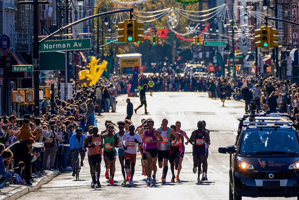 Athletes in the men's elite division make their way through Brooklyn during the New York City Marathon, Sunday, Nov. 2, 2025, in New York. (AP Photo/Yuki Iwamura)
