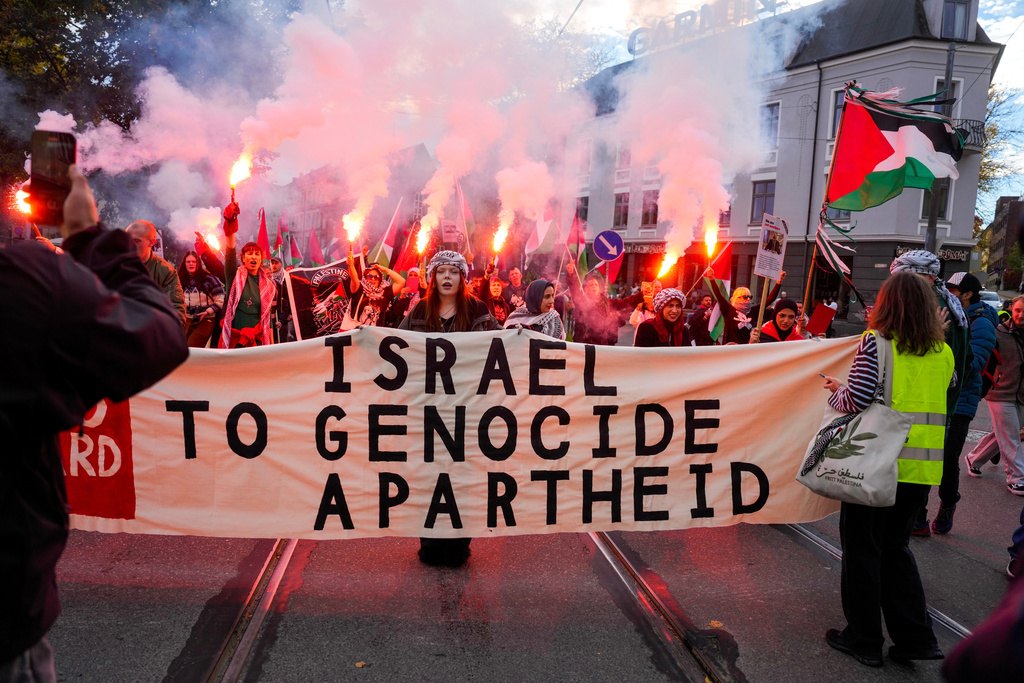 Pro-Palestinians protesters gather ahead of the World Cup qualifying soccer match between Norway and Israel in Oslo, Saturday, Oct. 11, 2025. (Javad Parsa/NTB Scanpix via AP)