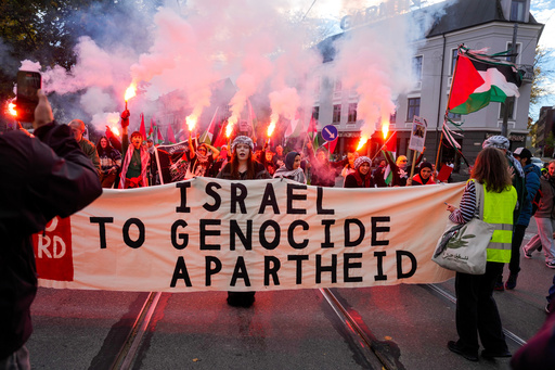 Pro-Palestinians protesters gather ahead of the World Cup qualifying soccer match between Norway and Israel in Oslo, Saturday, Oct. 11, 2025. (Javad Parsa/NTB Scanpix via AP) Pro-Palestinians protesters gather ahead of the World Cup qualifying soccer match between Norway and Israel in Oslo, Saturday, Oct. 11, 2025. (Javad Parsa/NTB Scanpix via AP)