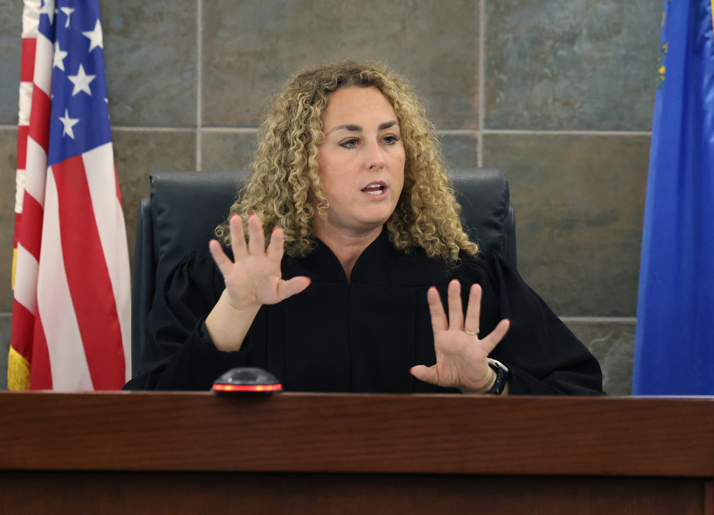 District Court Judge Carli Kierny delivers her initial jury instructions during the fourth day of jury selection in Duane Davis' murder trial in Clark County District Court at the Regional Justice Center on Thursday, Aug. 13, 2026, in Las Vegas. Davis was indicted on murder charges for his involvement in the killing of rapper Tupac Shakur in 1996. (Bizuayehu Tesfaye/Pool, Las Vegas Review-Journal via AP, Pool)