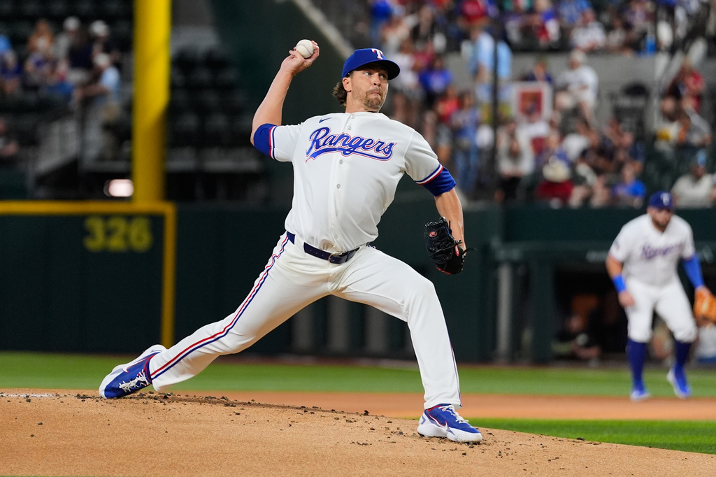 Texas Rangers pitcher Jacob deGrom throws and strikes out Washington Nationals' Abimelec Ortiz, his 2000th career strikeout, in the first inning of a baseball game Thursday, Aug. 20, 2026, in Arlington, Texas. (AP Photo/Tony Gutierrez)