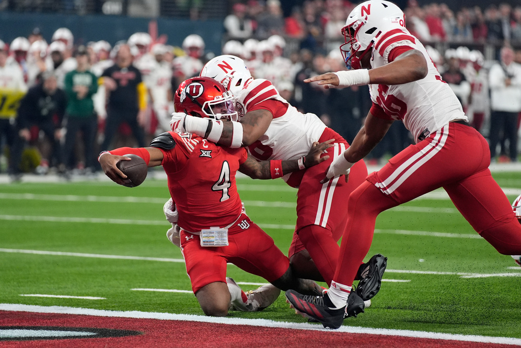 Utah quarterback Devon Dampier (4) scores a touchdown against Nebraska during the first half of the Las Vegas Bowl NCAA college football game Wednesday, Dec. 31, 2025, in Las Vegas. (AP Photo/John Locher)