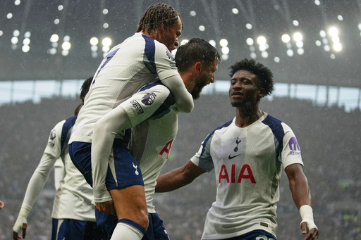 Tottenham's Rodrigo Bentancur, center, celebrates scoring with teammate during the English Premier League soccer match between Tottenham Hotspur and Aston Villa in London, Sunday, Oct. 19, 2025. (AP Photo/Joanna Chan) Tottenham's Rodrigo Bentancur, center, celebrates scoring with teammate during the English Premier League soccer match between Tottenham Hotspur and Aston Villa in London, Sunday, Oct. 19, 2025. (AP Photo/Joanna Chan)