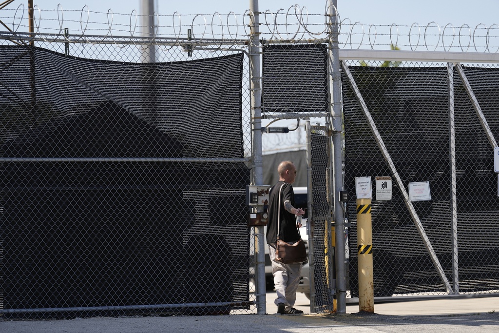 A person walks in to the entrance adjacent to an immigration processing center Monday, Sept. 8, 2025, in Broadview, Ill., a suburb of Chicago. (AP Photo/Carolyn Kaster)