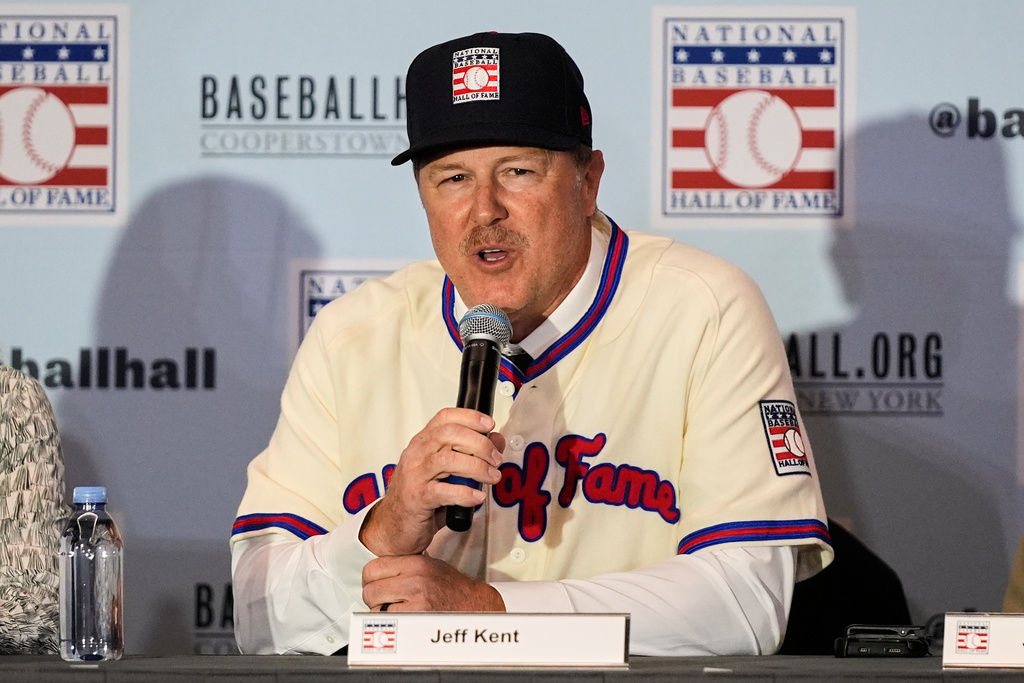 Jeff Kent answers questions after the announcement at a news conference that he was elected to baseball's Hall of Fame during the Major League baseball winter meetings, Monday, Dec. 8, 2025, in Orlando, Fla. (AP Photo/John Raoux)