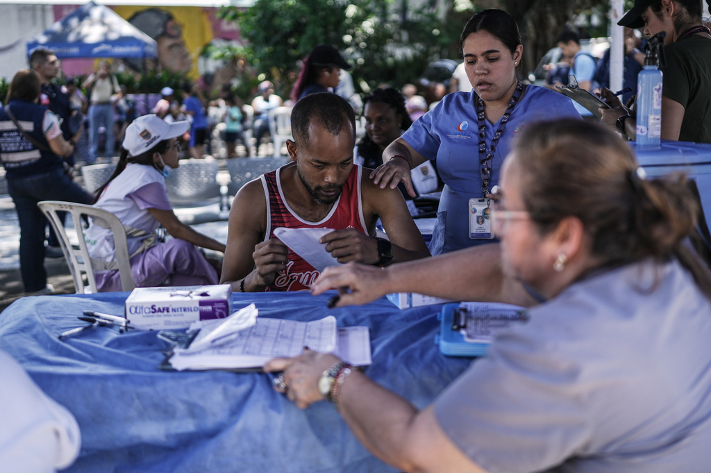 Health workers treat people affected by the earthquake three days after it hit Cali, Colombia, Thursday, Aug. 13, 2026. (AP Photo/Ivan Valencia)