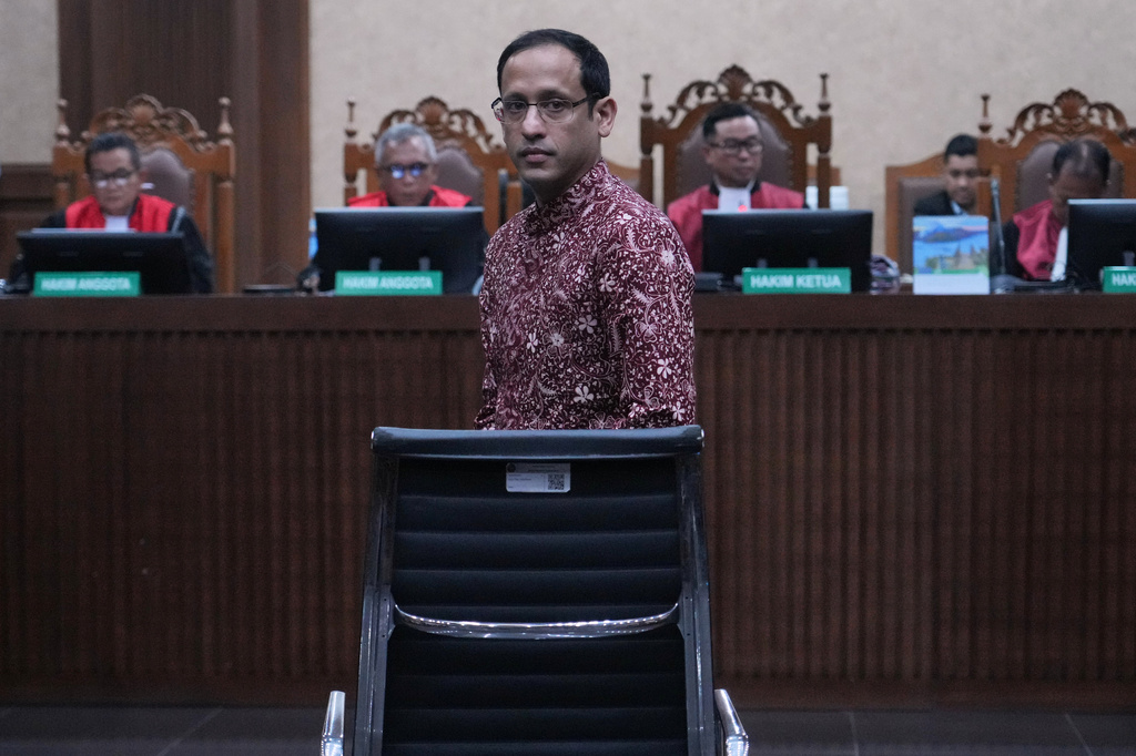 Nadiem Anwar Makarim, the co-founder of Indonesia's payments platform and ride hailing company Gojek and former education minister, enters the courtroom for his trial hearing at the Corruption Court in Jakarta, Indonesia, Wednesday, May 13, 2026. (AP Photo/Tatan Syuflana)