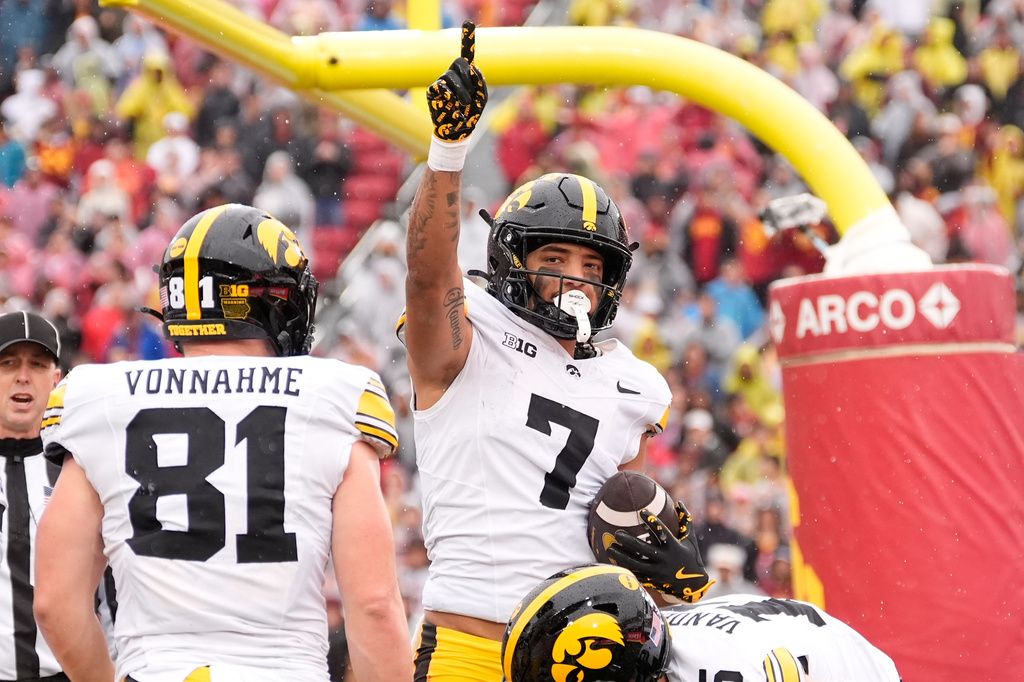 Iowa wide receiver Dayton Howard, center, celebrates his touchdown as tight end DJ Vonnahme watches during the first half of an NCAA college football game against Southern California, Saturday, Nov. 15, 2025, in Los Angeles. (AP Photo/Mark J. Terrill)