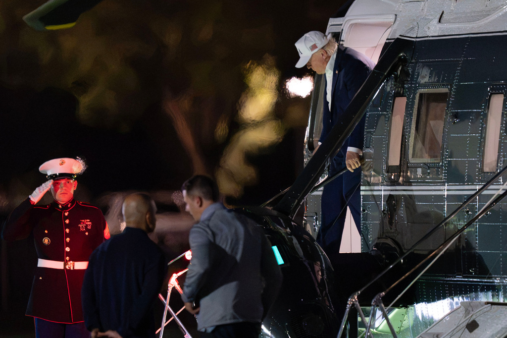 President Donald Trump steps off from Marine One upon his arrival at the Ellipse just outside of the White House, Saturday, Sept. 19, 2026, in Washington. (AP Photo/Jose Luis Magana)
