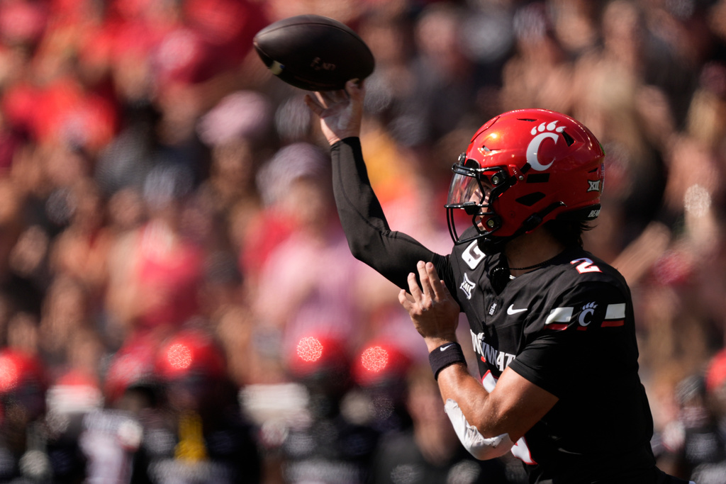 Cincinnati quarterback Brendan Sorsby throws a pass during the first half of an NCAA college football game against Iowa State, Saturday, Oct. 4, 2025, in Cincinnati. (AP Photo/Carolyn Kaster)