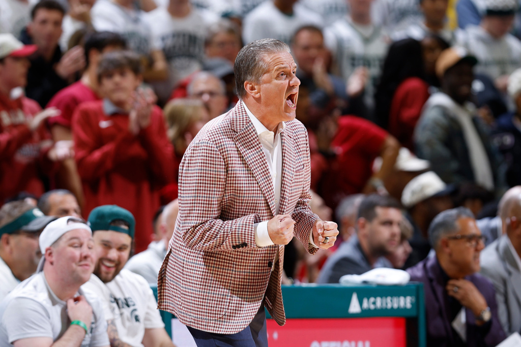 Arkansas coach John Calipari reacts during the first half of an NCAA college basketball game against Michigan State, Saturday, Nov. 8, 2025, in East Lansing, Mich. (AP Photo/Al Goldis)