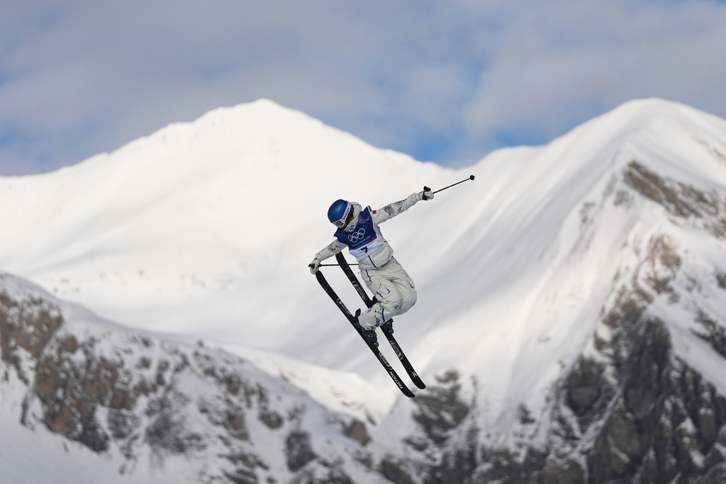 China's Eileen Gu practices before the women's freestyle skiing slopestyle qualifications at the 2026 Winter Olympics, in Livigno, Italy, Saturday, Feb. 7, 2026. (AP Photo/Lindsey Wasson)