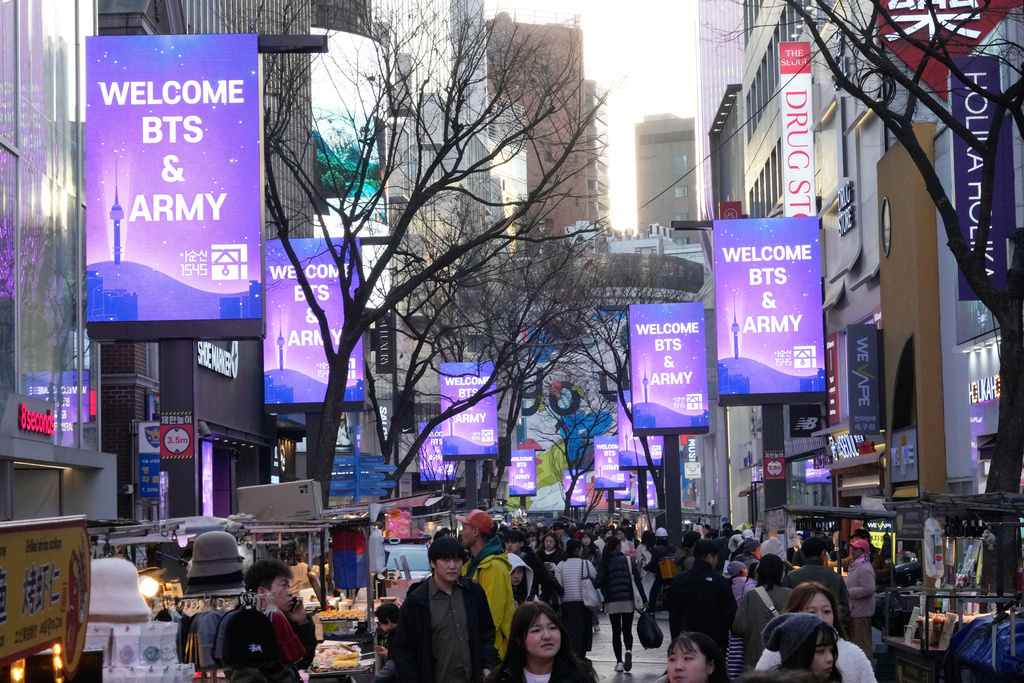 Messages welcoming BTS fans are displayed on screens ahead of a comeback concert of K-pop group BTS at a shopping street in Seoul, South Korea, Thursday, March 19, 2026. (AP Photo/Ahn Young-joon)