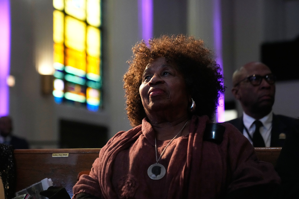 Jacqueline Jackson, the wife of the Rev. Jesse Jackson, attends his public visitation at Rainbow PUSH Coalition headquarters, Friday, Feb. 27, 2026, in Chicago. (AP Photo/Erin Hooley)
