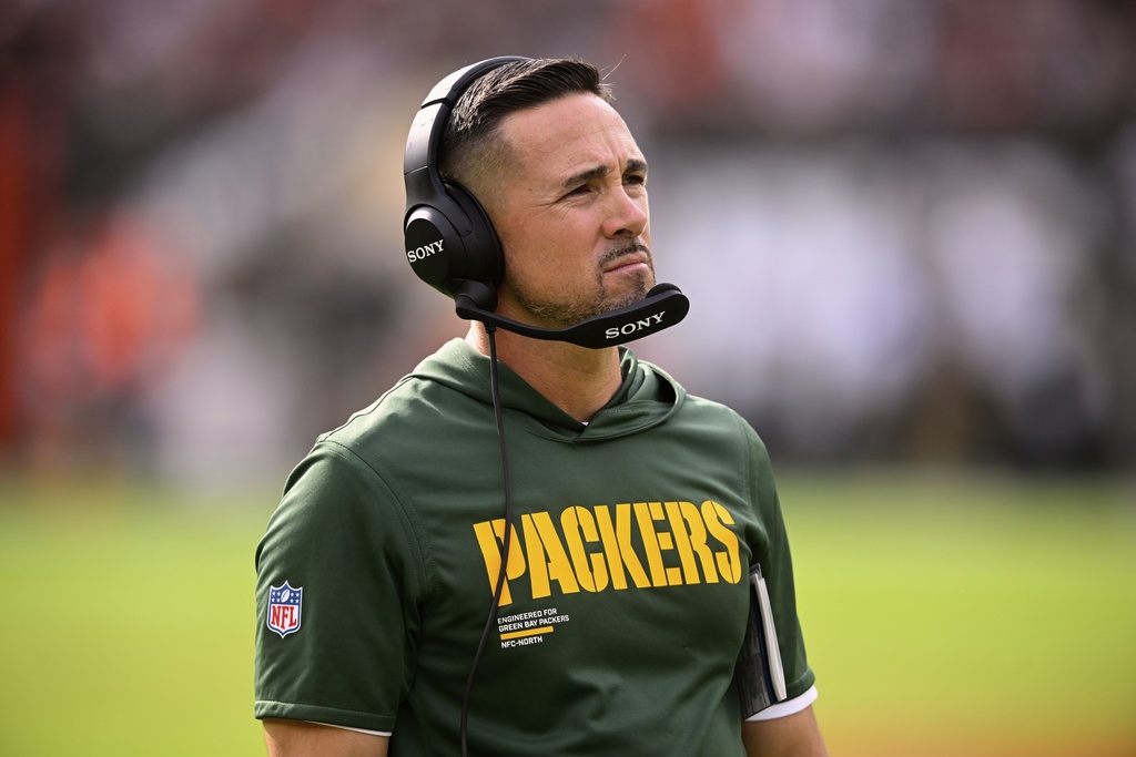 Green Bay Packers head coach Matt LaFleur reacts during the second half of an NFL football game against the Cleveland Browns Sunday, Sept. 21, 2025, in Cleveland. (AP Photo/David Richard)