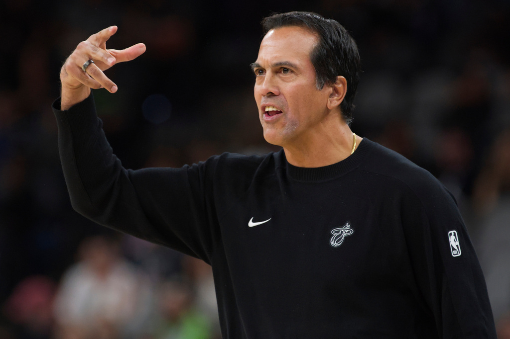 Miami Heat head coach Erik Spoelstra yells to his players during the first half of an NBA basketball game against the San Antonio Spurs, Thursday, Oct. 30, 2025, in San Antonio. (AP Photo/Darren Abate)