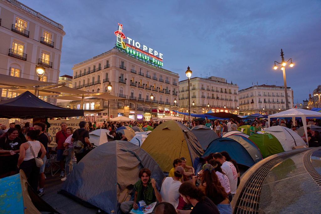 Protesters camp during a protest following the eviction last Wednesday of 87-year-old Maricarmen to demand stronger laws to protect renters at Sol square in Madrid, Spain, Sunday, Sept. 27, 2026. (AP Photo/Manu Fernandez)