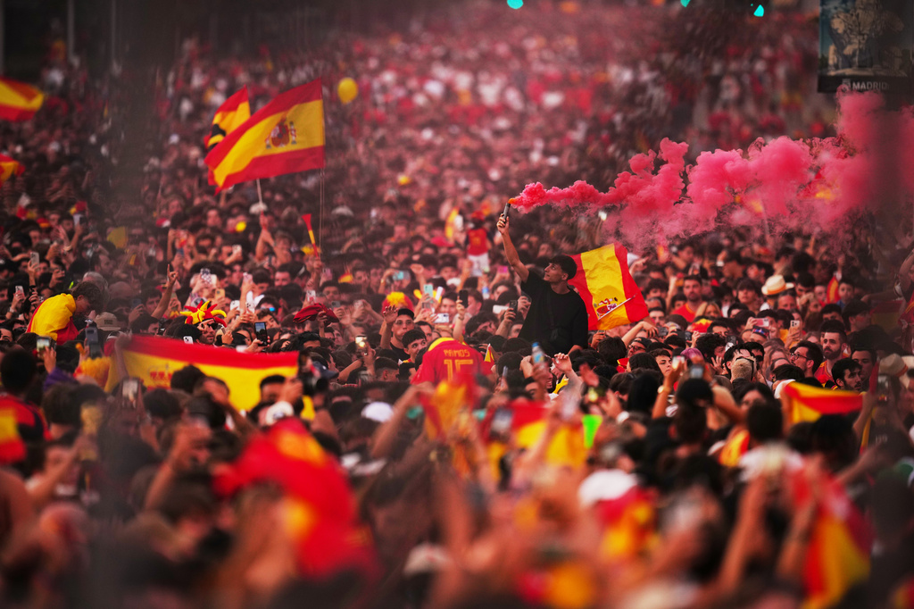 Fans wait for the arrival of players from Spain's national soccer team during celebrations in Madrid on Monday, July 20, 2026, after Spain defeated Argentina in the World Cup final in East Rutherford, N.J., near New York. (AP Photo/Manu Fernandez)