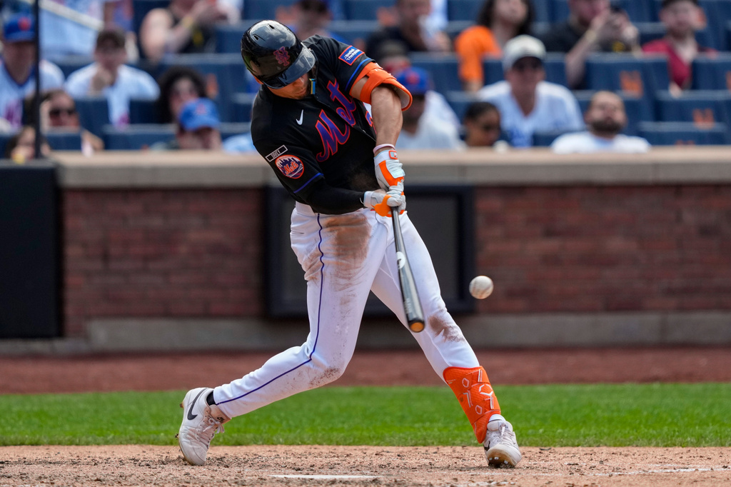New York Mets' Tyrone Taylor hits a three-run home run during the sixth inning of a baseball game against the Los Angeles Dodgers, Sunday, July 26, 2026, in New York. (AP Photo/Yuki Iwamura)