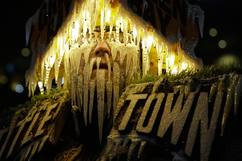 Green Bay Packers fan Jeff Kahlow watches before an NFL football game between the Green Bay Packers and the Philadelphia Eagles, Nov. 10, 2025, in Green Bay, Wis. (AP Photo/Mike Roemer, File)