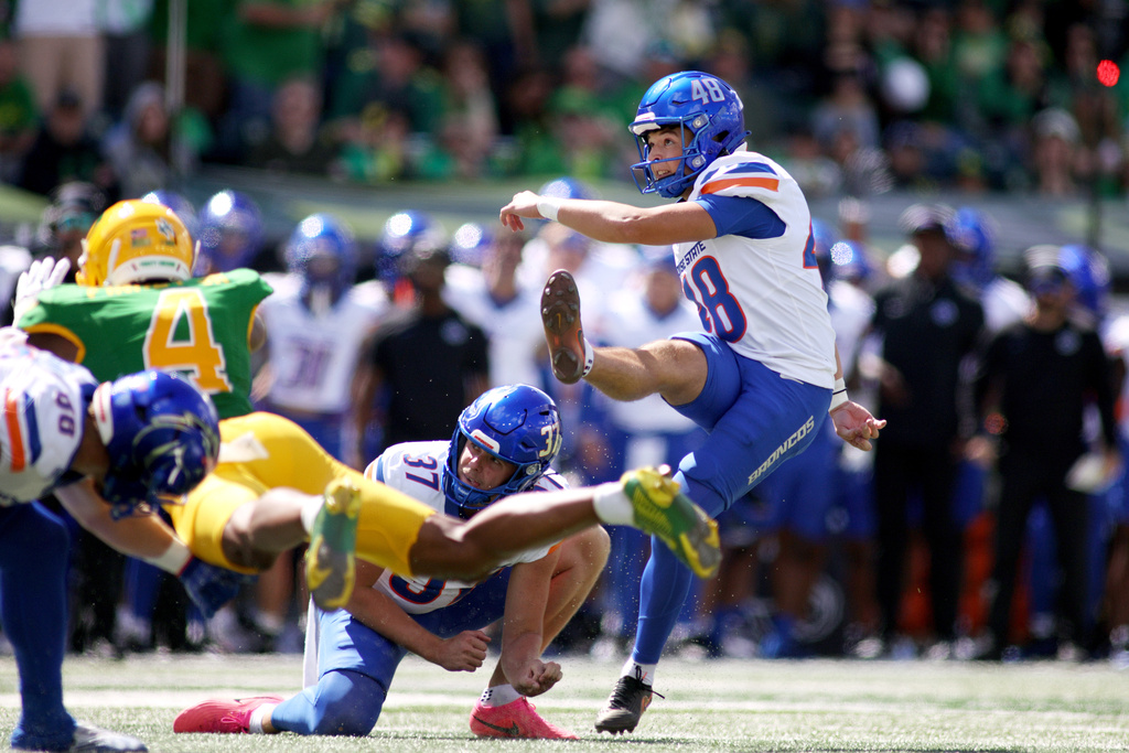 Boise State kicker Canaan Moore (48) kicks a field goal during the first half of an NCAA college football game against Oregon, Saturday, Sept. 5, 2026, in Eugene, Ore. (AP Photo/Lydia Ely)