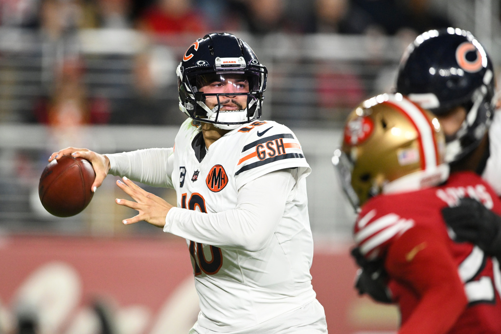 Chicago Bears quarterback Caleb Williams passes against the San Francisco 49ers during the second half of an NFL football game in Santa Clara, Calif., Sunday, Dec. 28, 2025. (AP Photo/Eakin Howard)
